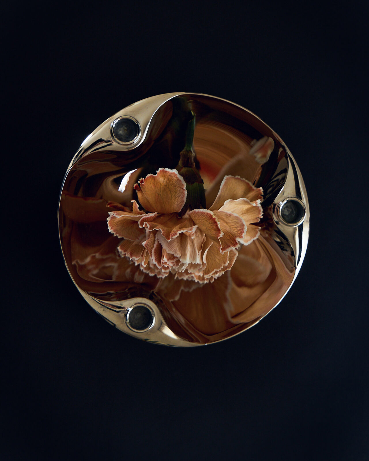 stoff nagel x claudia longarte. the stoff nagel bowl in chrome seen from above