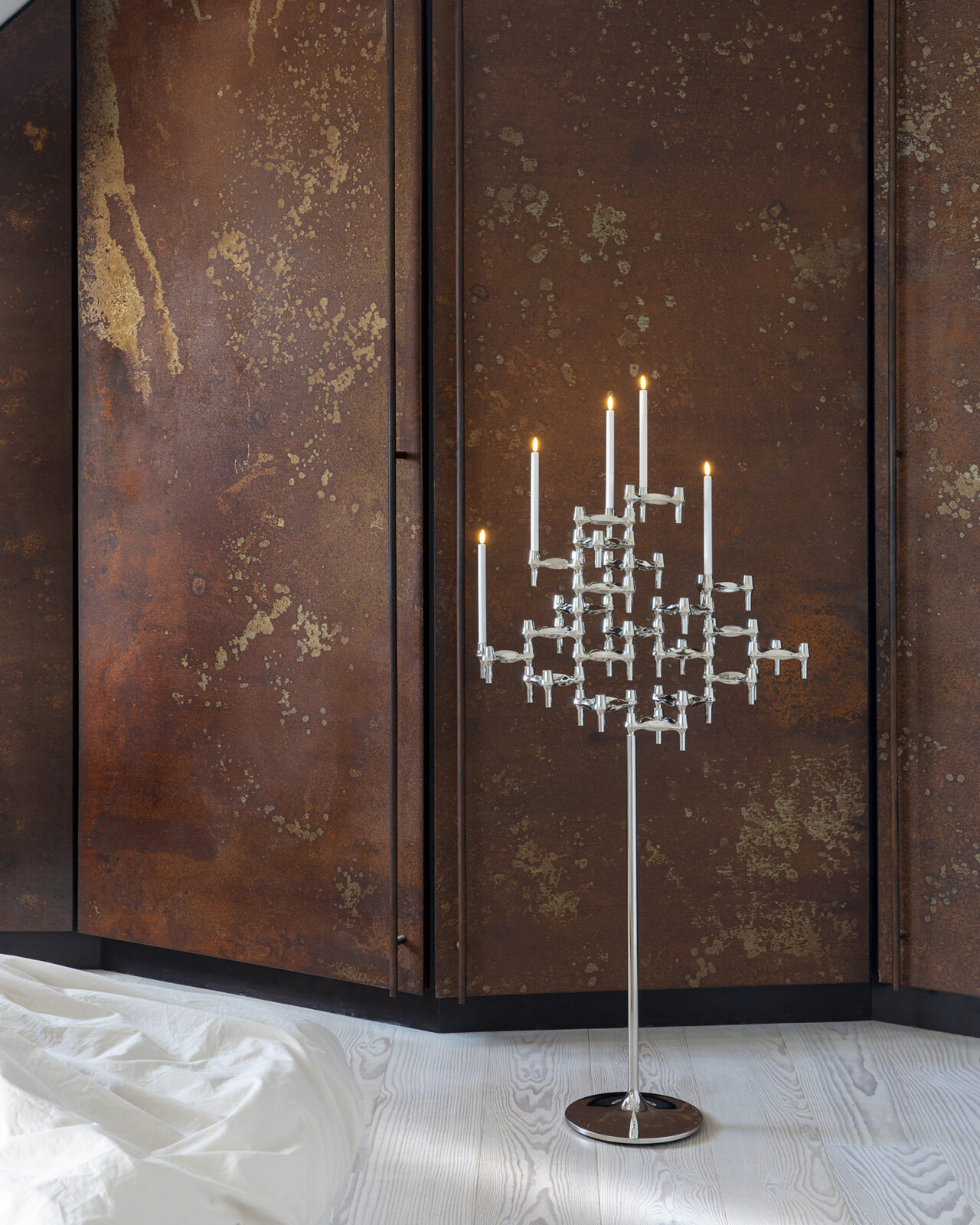 stoff nagel floor stand with bmf candle holders and led candles