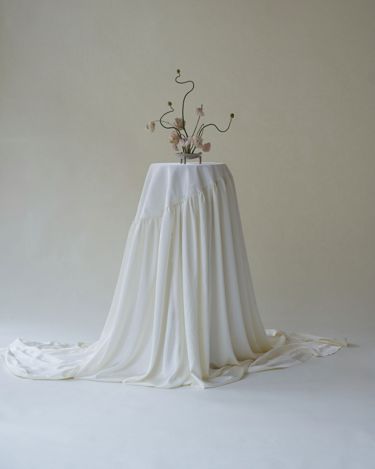 stoff nagel wedding ikebana styling